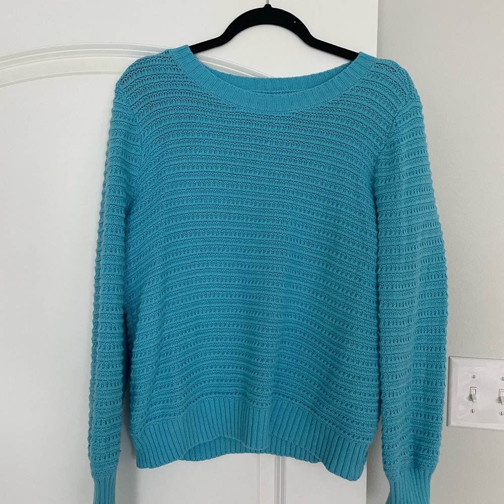 Size M loft sweater